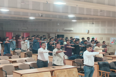 રાષ્ટ્રીય ગીત વંદે માતરમના ૧૫૦ વર્ષ પૂર્ણ થવાના અવસરે સ્વદેશી સપથ સમારોહ,વેટરનરી કોલેજ, જુનાગઢ.