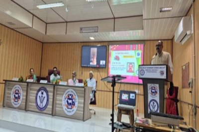 પશુચિકિત્સા અને પશુપાલન મહાવિદ્યાલય, કામધેનુ યુનિવર્સિટી, સરદારકૃષિનગર ખાતે ડો. આર. એમ. પટેલ નો વયનિવૃત્તિ વિદાય સમારંભ યોજાયો.