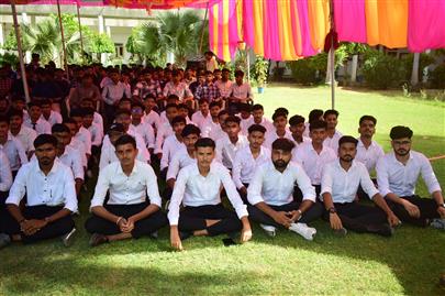 The Freshers' Day “Pragati” (2024) was organized at the College of Veterinary Science and Animal Husbandry, Kamdhenu University, Sardarkrushinagar.