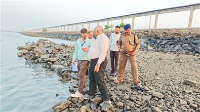 Visit of Dr. P.H. Tank, Hon. Vice chancellor, Kamdhenu University, Gandhinagar at Fisheries Research Station, Kamdhenu University, Sikka.