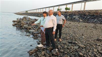 Visit of Dr. P.H. Tank, Hon. Vice chancellor, Kamdhenu University, Gandhinagar at Fisheries Research Station, Kamdhenu University, Sikka.
