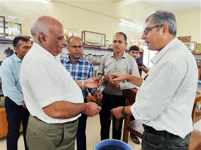 Visit of Dr. P. H. Tank, Hon. Vice Chancellor, Kamdhenu University, Gandhinagar at Fisheries Research Station, Kamdhenu University, Sikka.