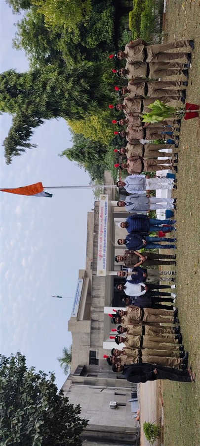 ૭૭માં પ્રજાસત્તાક દિવસ નિમિતે પશુ ચિકિત્સા અને પશુપાલન મહાવિદ્યાલય, કામધેનુ યુનિવર્સીટી સરદારકૃષિનગર ખાતે રાષ્ટ્રીય પર્વની ઉમંગ તેમજ ઉલ્લાસભેર ઉજવણી થઇ