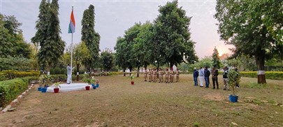 ૭૭માં પ્રજાસત્તાક દિવસ નિમિતે પશુ ચિકિત્સા અને પશુપાલન મહાવિદ્યાલય, કામધેનુ યુનિવર્સીટી સરદારકૃષિનગર ખાતે રાષ્ટ્રીય પર્વની ઉમંગ તેમજ ઉલ્લાસભેર ઉજવણી થઇ